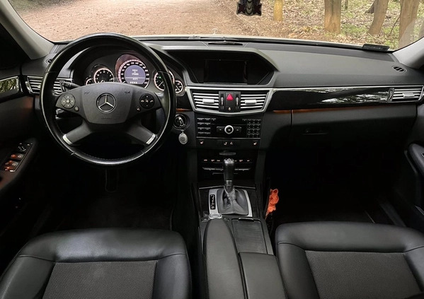 Mercedes-Benz Klasa E cena 49900 przebieg: 175000, rok produkcji 2009 z Poznań małe 596